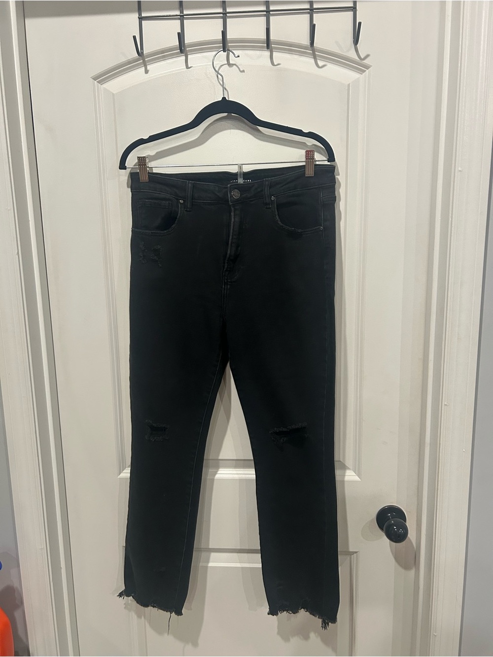 Women's Black Cropped Distressed Jeans